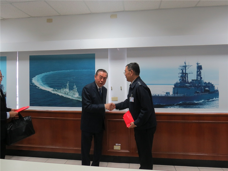 軍友社理事長及副參謀總長慰問海軍中正基地合照