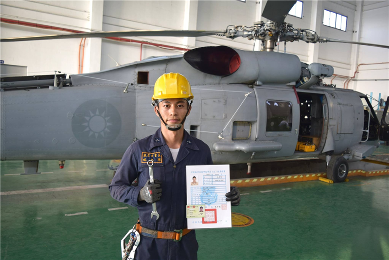 航空士官長林志強