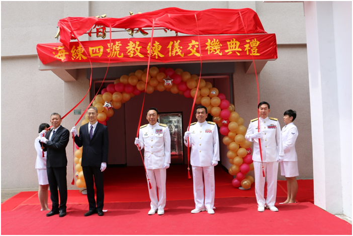 副司令陳中將偕同教準部副指揮官袁少將、技術學校校長黃少將,以及中科院副院長葛平亞、航空研究所所長齊立平等人共同揭牌