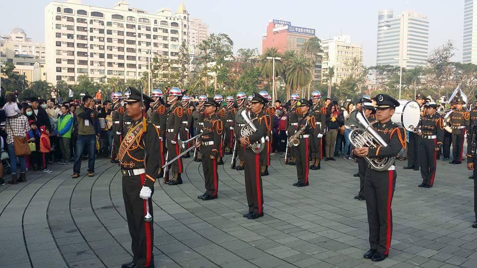 陸戰儀隊與樂隊準備升旗典禮
