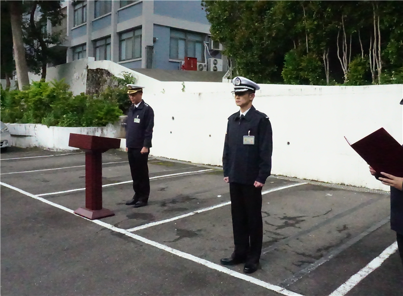 指揮官陳上校主持新任士官督導長蕭士官長到職典禮。