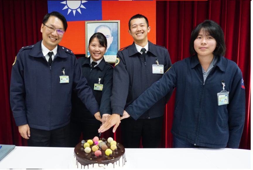 指揮官陳上校主持2月暨3月份壽星慶生餐會。