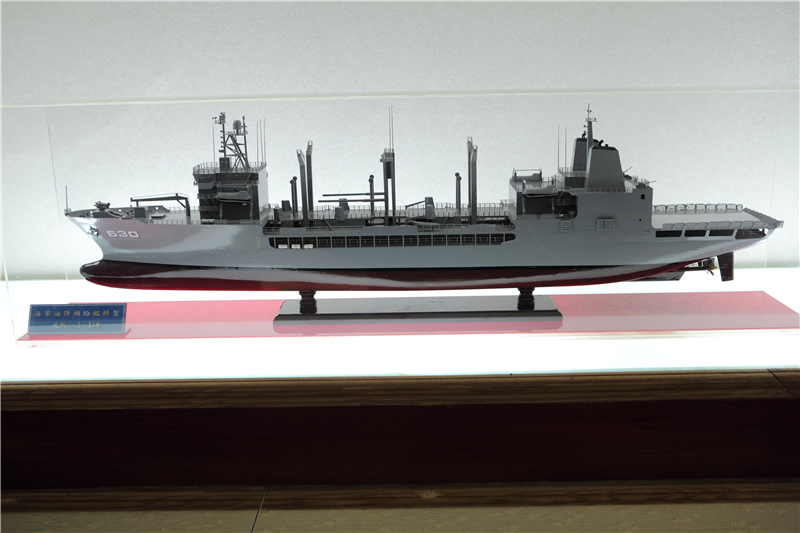 海軍油彈補給模型艦