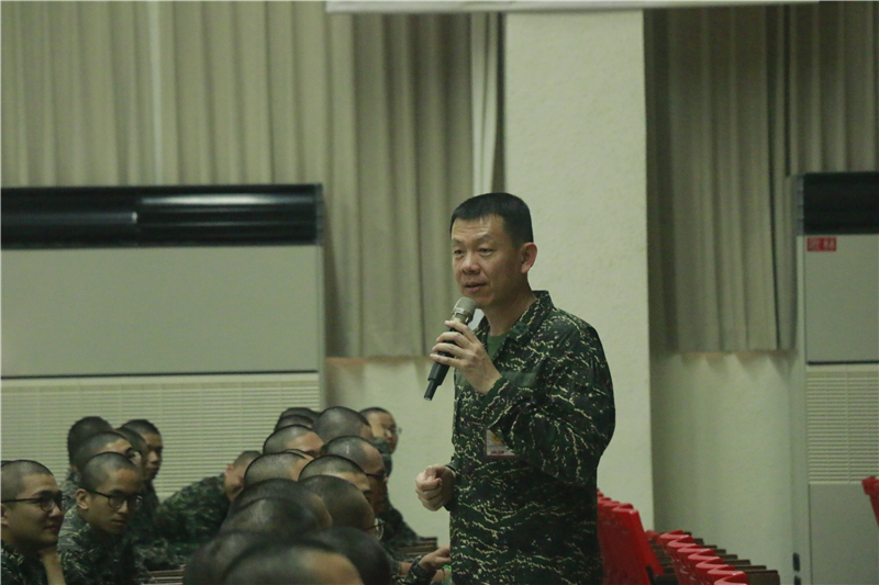 指揮官林上校主持軍事訓練役053梯次家屬懇親會座談會