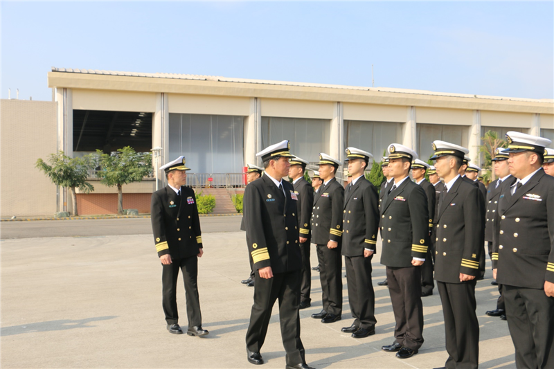 海軍技術學校於109年1月15日由教準部指揮官胡中將主持擴大人員服儀校閱。
