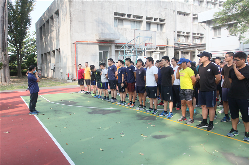 運動競賽前由政戰處長高中校主持開幕儀式。
