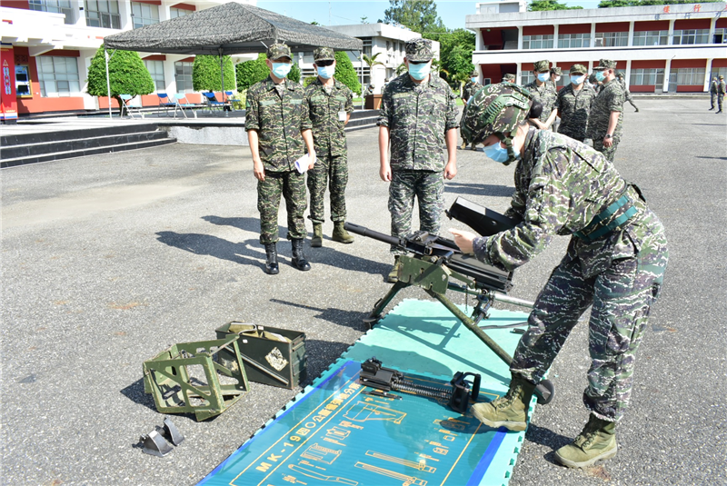 海軍陸戰隊學校110-1期士官長正規班40榴彈機槍驗收。