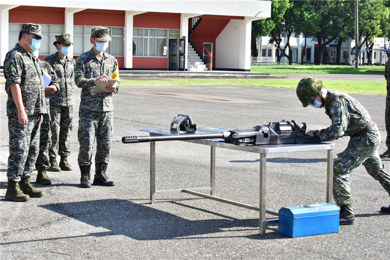 海軍陸戰隊學校110-1期士官長正規班20機砲驗收。