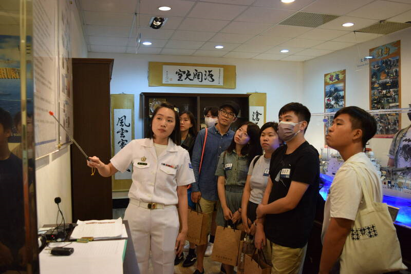 The instructor of the NMOO introducedthe history of the NMOO to the students of Youth Bureau Kaohsiung City Government.