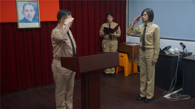 海軍通信系統指揮部指揮官廖上校主持政戰處長張中校任職典禮。