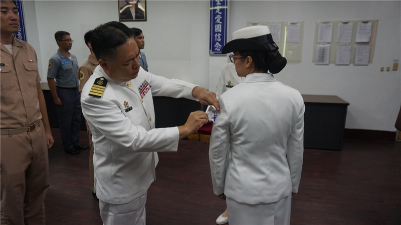 The commanding officer, CPT. Liao, of Naval Communication Command, presided           the promotion ceremony of Petty Officer 1st class, Yun, Li.