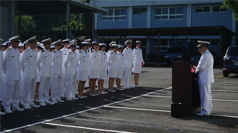 The commanding officer of Naval Communication System Command, CPT. Liao, presided over the grand personnel’s uniform inspection and joint promotion ceremony.