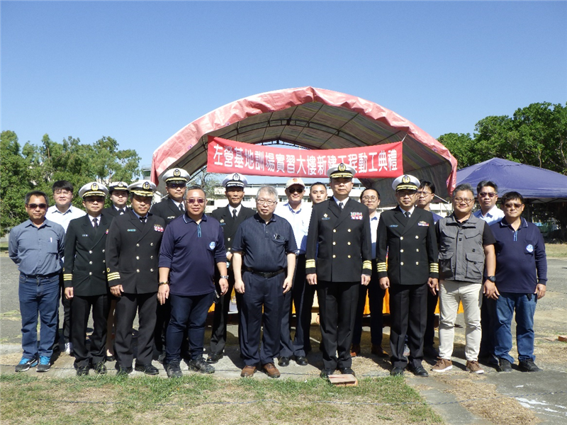 Group photo to commemorate the success of the ceremony.