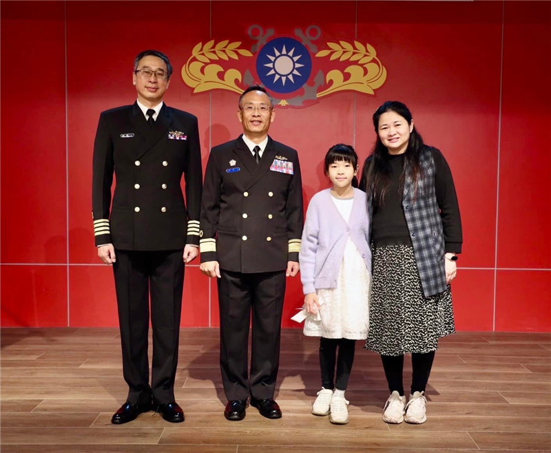 校長與晉任人員及眷屬合影
