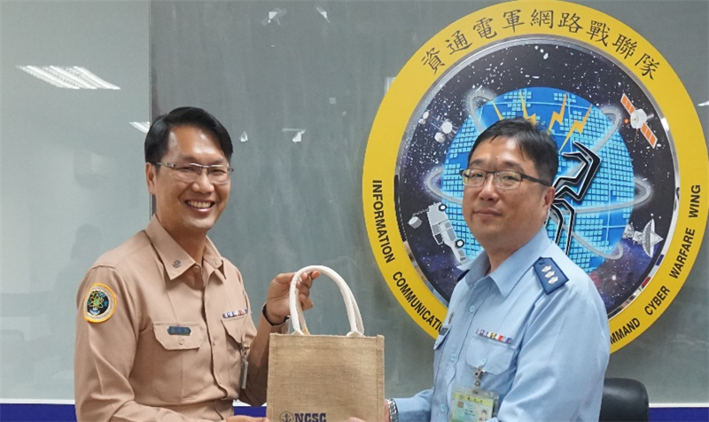 海軍通信系統指揮部資通電軍指揮部網路戰聯隊參訪