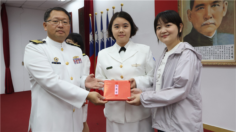 李中士