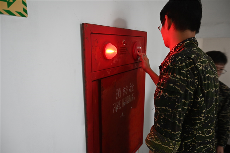 按壓救火警報器