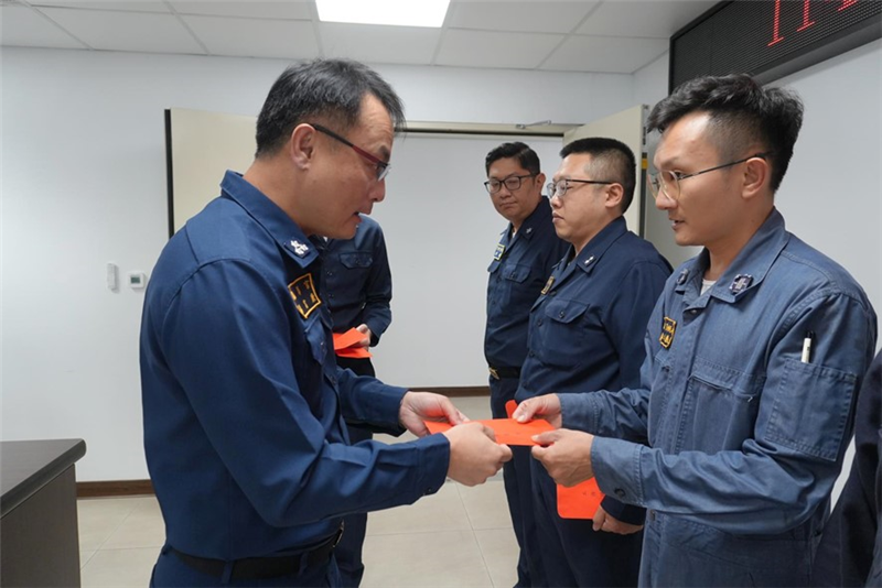 Naval Keelung Logistics Support Command commander awarded bonuses to personnel with outstanding performance during the Han Kuang 41 exercise.