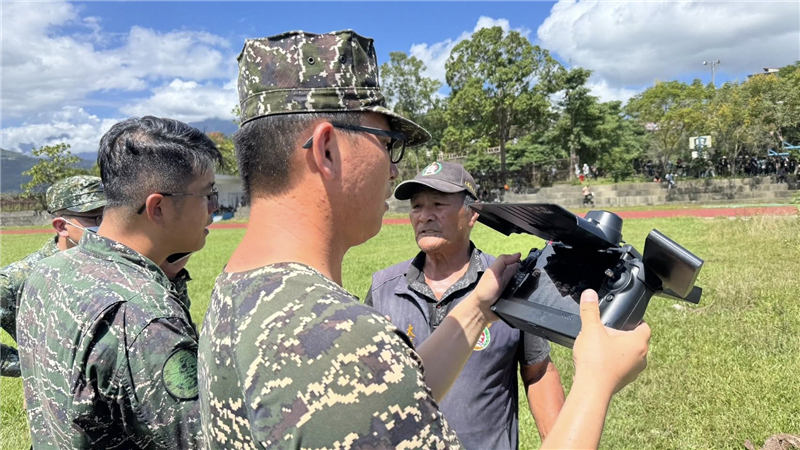 士官兵使用無人機