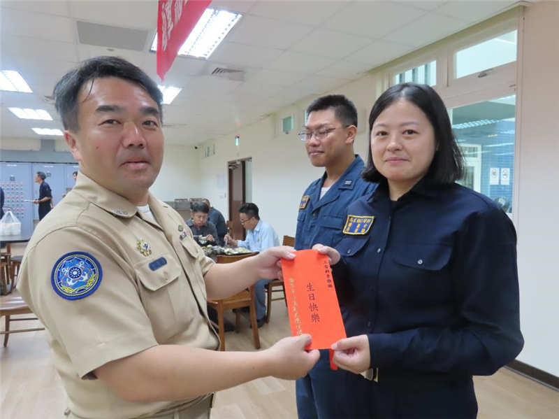 The Navy Magong Logistics Support Command held a birthday dinner in October.