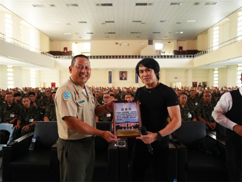 副指揮官致贈感謝狀