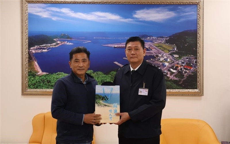 Suao Naval Logistic & Support Command  Commander Presented with Certificate of Appreciation at Suao Township Office.