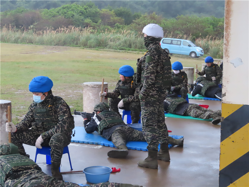 臺北通信隊隊長主持第一季射擊訓練-日間175公尺輕武器射擊。