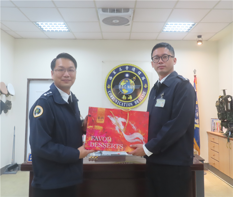 通指部指揮官陳上校至左營通信隊實施春節慰問暨戰備檢查。