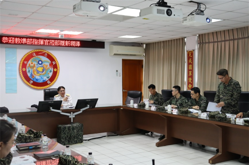 指揮官許中將至陸新訓履新視導。