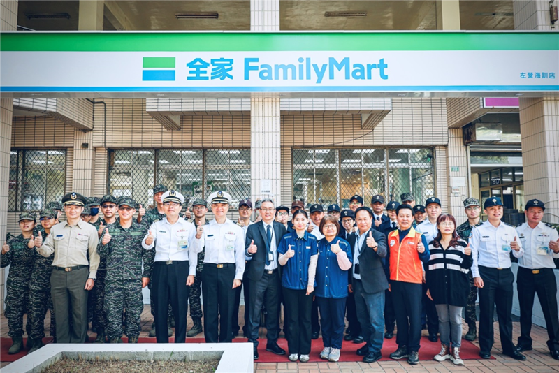 Group photo with all attendees.