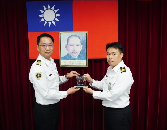 指揮官陳上sd校主持sf115年第一季部務會報暨績優單位頒獎典禮。