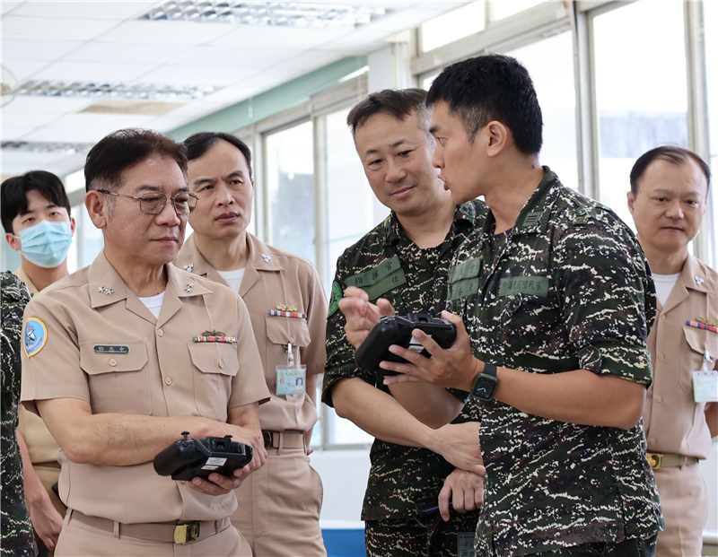 Lieutenant General Hsu, Commander of the Naval Education, Training, and Doctrine Development Command, recently visited the Marine Corps Specialty Training Center to inspect unmanned aerial vehicle (UAV) education and training