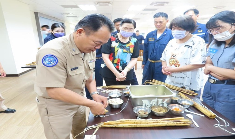 The Navy Magong Logistics Support Command held a fun rice dumpling wrapping competition.