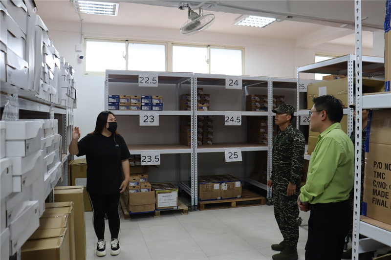 Commander, Col Yu, site visit new clothing shop