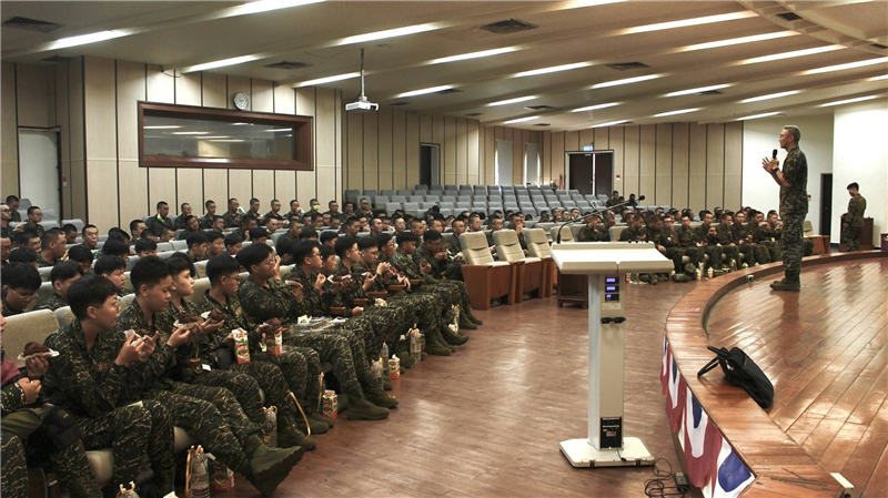海軍官校入伍生持續精進專業職能，順利完成入伍訓練