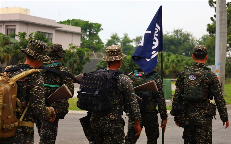 實施20公里戰術行軍課目