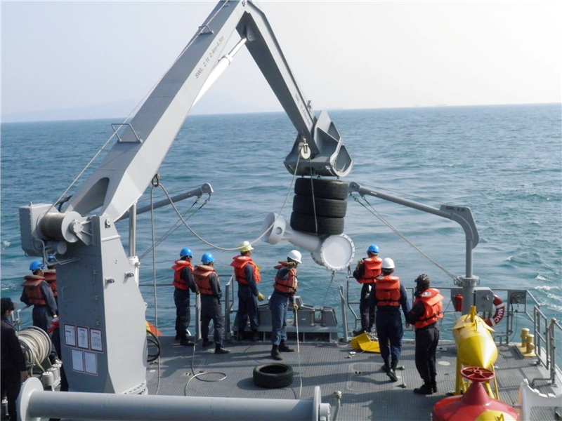 海軍永豐軍艦圓滿完成任務-除雷載具已降至到海面