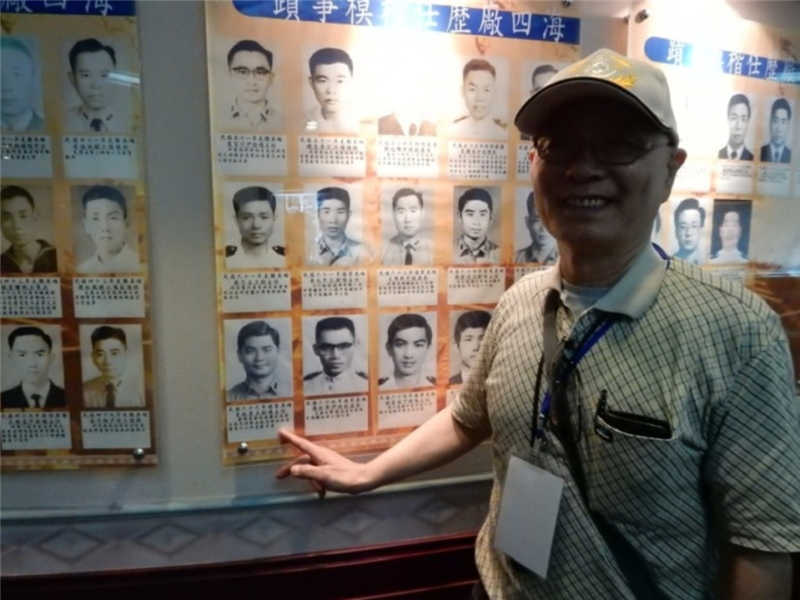 校友李起厚先生發現自己擔任海四廠上尉場主任時當選國軍楷模的照片