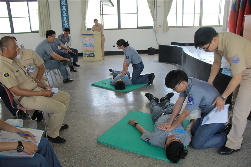 左營通信隊實施CPR課程
