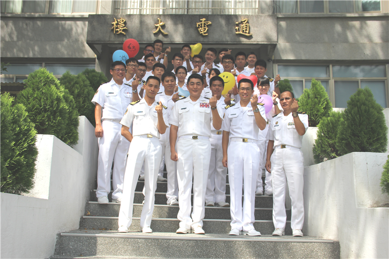 海軍通信系統指揮部19週年部慶全體官士兵於指揮部前合影攝影。