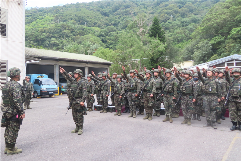 The commander of Suao communication brigade, CDR. Lin, presided over Political Warfare On-site Reassessment Subject – Morale Mobilization Assembly.