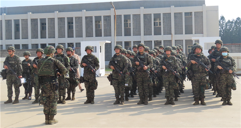 The commander of Magong Communication Brigade, LCDR. Wang, Presided over the 2025 Base Training.