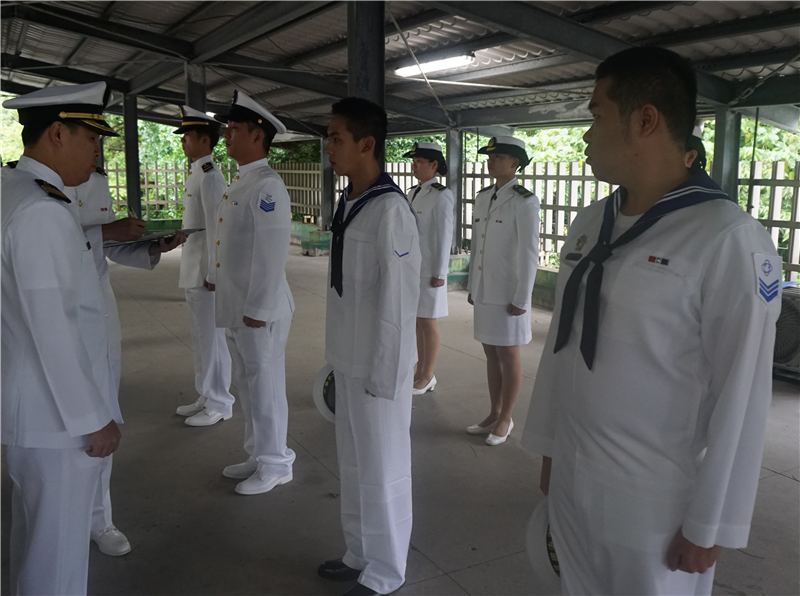 The commander of Suao Communication Brigade, CDR. Lin, conducted the uniform and appearance inspection for October