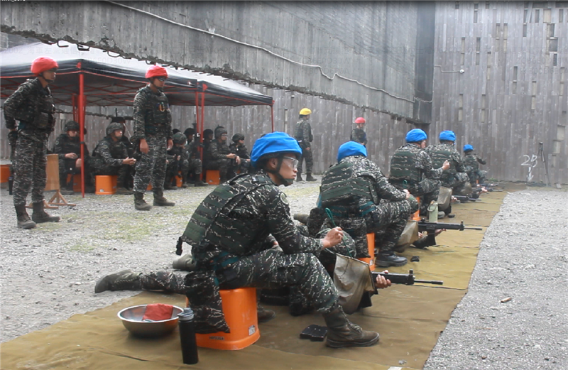 The Commander of Zuoying Communication Brigade, CDR. Zhang, conducted the Fourth-Quarter shooting training.