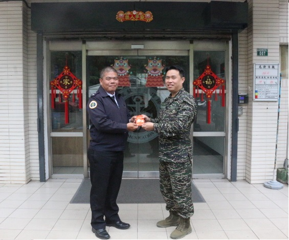 The deputy commander of Naval Communication Systems Command, CDR. Hsiao, visited the Suao Communications Brigade to conduct a combat readiness inspection and extend Lunar New Year greetings.